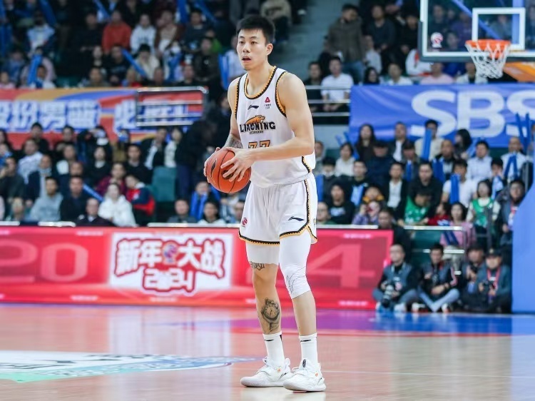 inews, 永久转会, 篮聚光灯下